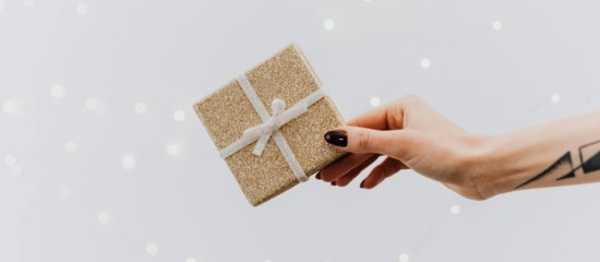 Chèques cadeaux de Noël : quelles règles et conditions d’exonération en 2025 ?