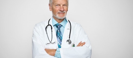 Médecins : cumul emploi-retraite et exonération de cotisations sociales