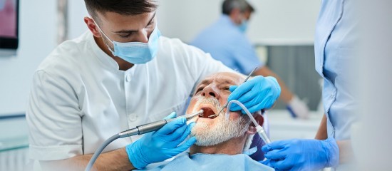 Chirurgiens-dentistes : le contrat de location à durée déterminée ramené à 3 mois